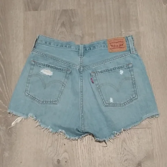 Levis 501 cut off jean shorts - Picture 4 of 15